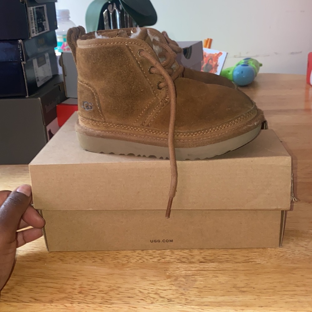 Tan uggs size 9 - Picture 3 of 7
